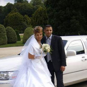 White Lincoln Limousine (Up to 8)
