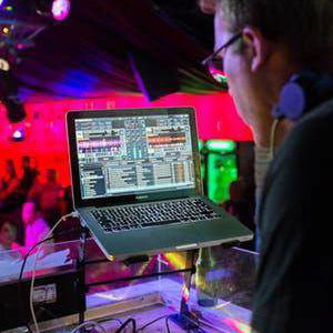DJ
