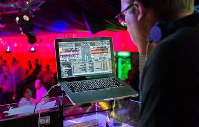 DJ