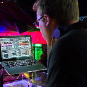 DJ