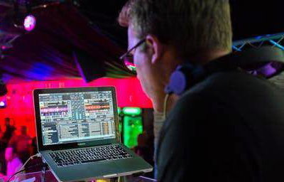DJ