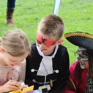 Pass the parcel - Lolly Lollipop - Marvellous Children's Entertainment