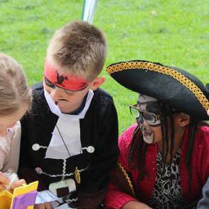 Pass the parcel - Lolly Lollipop - Marvellous Children's Entertainment