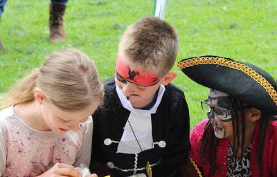 Pass the parcel - Lolly Lollipop - Marvellous Children's Entertainment