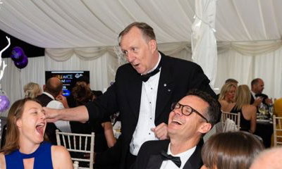 Magic Oz - Close Up Magician - Family Entertainer - Charity Auctioneer