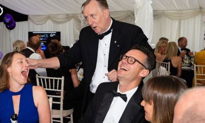 Magic Oz - Close Up Magician - Family Entertainer - Charity Auctioneer