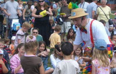ChildrensEntertainer90