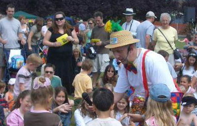 ChildrensEntertainer90