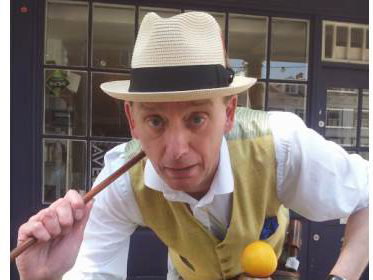 MIKE ALAN Close Up Magician