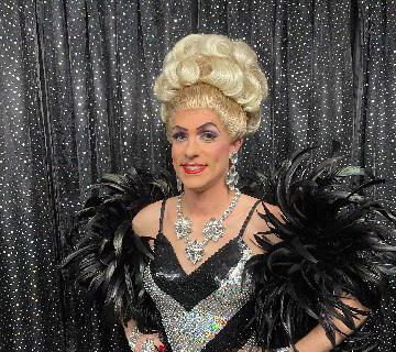 2022 Publicity Photo Drag Queen Miss Dot Com