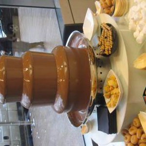 chocolate-fountain-hire-canary-wharf