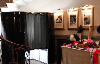 Stylish Curved Photo Booth with props