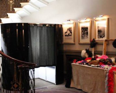 Stylish Curved Photo Booth with props