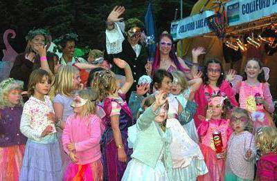 Children with Felicity Fairy at 3 Wishes Festival