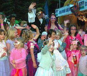 Children with Felicity Fairy at 3 Wishes Festival