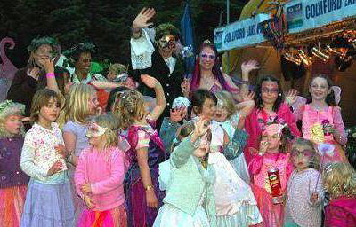 Children with Felicity Fairy at 3 Wishes Festival