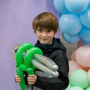 Rainbow Faces Ltd 2024 balloon modellign for an Easter event