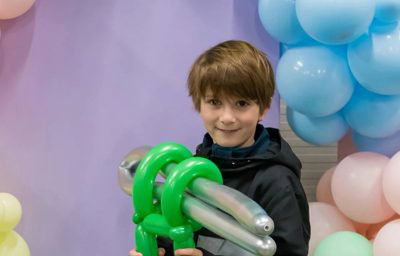 Rainbow Faces Ltd 2024 balloon modellign for an Easter event