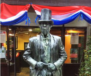 President-Lincoln statue
