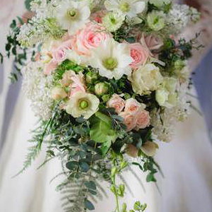 teardrop brides bouquet