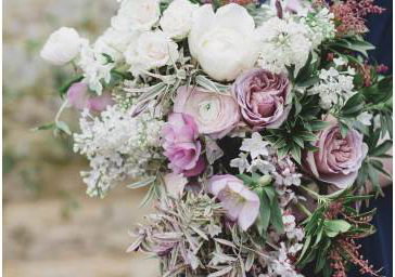 Trailing brides bouquet