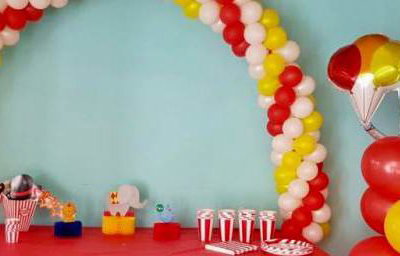 Circus Themed Cake Table Balloon Arch in Hertfordshire, Bedfordshire, Essex & surrounding areas. 