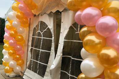 Large Twisted Balloon Arch in Hertfordshire, Bedfordshire, Essex & surrounding areas. 