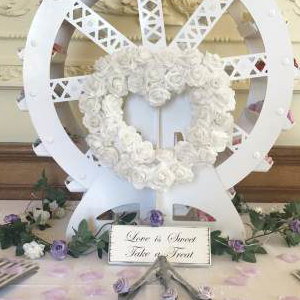 Sweet ferris wheel hire in Hertfordshire, Bedfordshire, Essex & surrounding areas. 