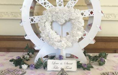 Sweet ferris wheel hire in Hertfordshire, Bedfordshire, Essex & surrounding areas.
