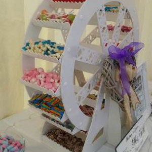 Sweet ferris wheel hire in Hertfordshire, Bedfordshire, Essex & surrounding areas. 