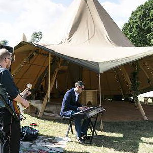 Single giant tipi