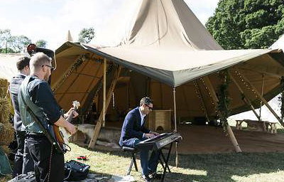Single giant tipi