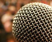 Microphone-with-crowd