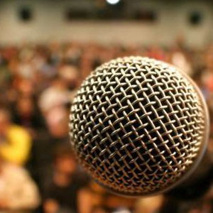 Microphone-with-crowd