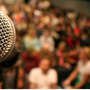 Microphone-with-crowd