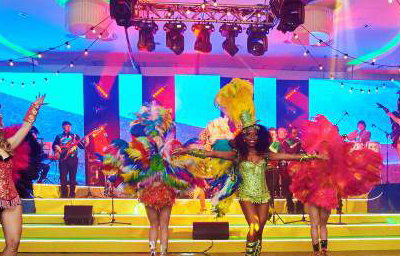 BAND & DANCERS