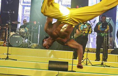 Tropicalia Capoeira Show 