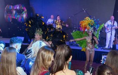 BAND & DANCERS