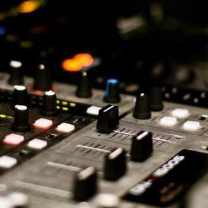 dj-mix-free-photo_385-91