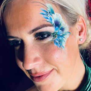 Glitter makeup