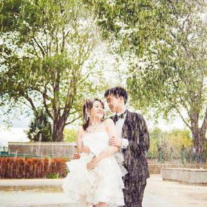 Pre-wedding day shoot in Putney Bishops Park London. Engagement and  wedding photography, videography, make up hair service