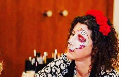 Halloween face painter