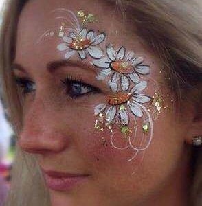 Face paint sparkly daisies