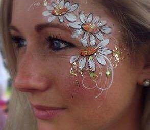 Face paint sparkly daisies
