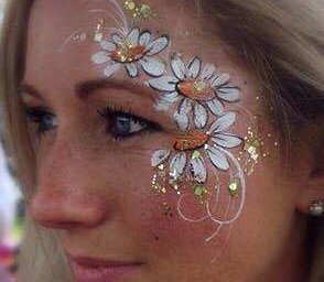 Face paint sparkly daisies