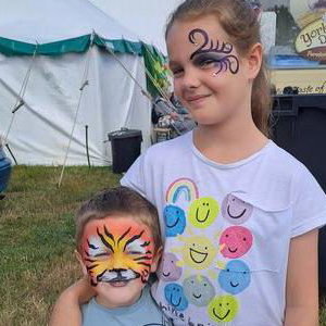 Face paint Egton Show tiger and eye swirl