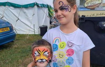 Face paint Egton Show tiger and eye swirl