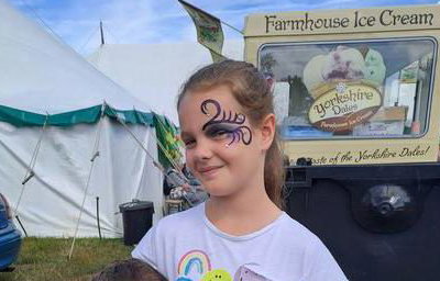 Face paint Egton Show tiger and eye swirl