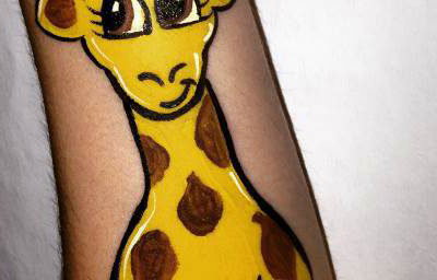 Cute Giraffe Arm Painting