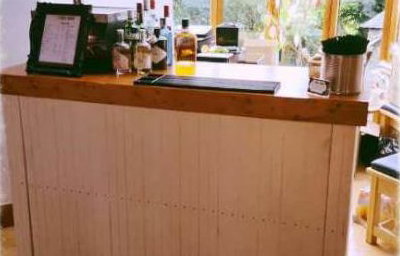 Pallet bar wedding
